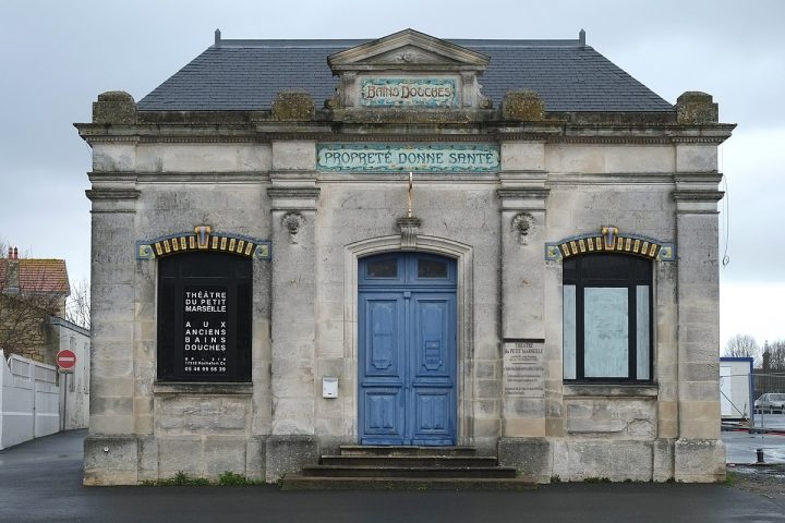 Fichier:083 – Anciens Bains Douches – Rochefort — Wikipédia tout Bains Douches Municipaux