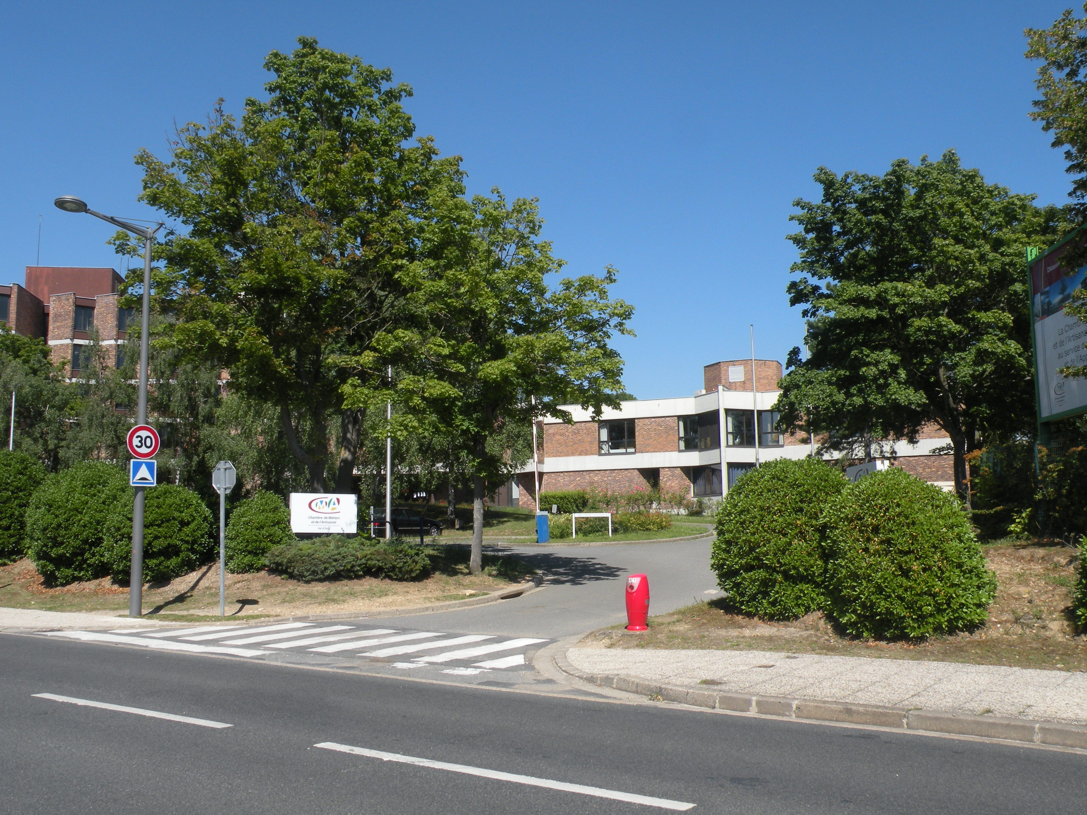 File:chambre Des Metiers Cergy - Wikimedia Commons concernant Chambre Des Metiers Cergy