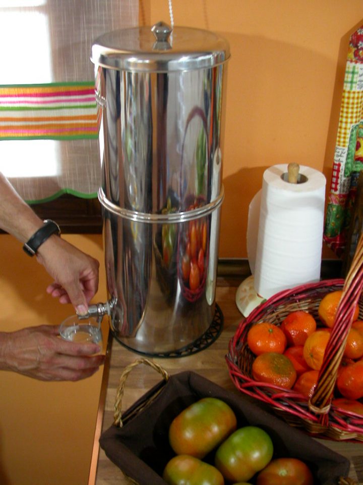 Filtre A Eau Par Gravite: Filtre À Eau De Pluie / De Source avec Filtrer L Eau Du Robinet