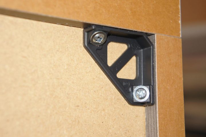 Fixation Meuble Sur Mur Placo encequiconcerne Comment Fixer Un Meuble Au Mur