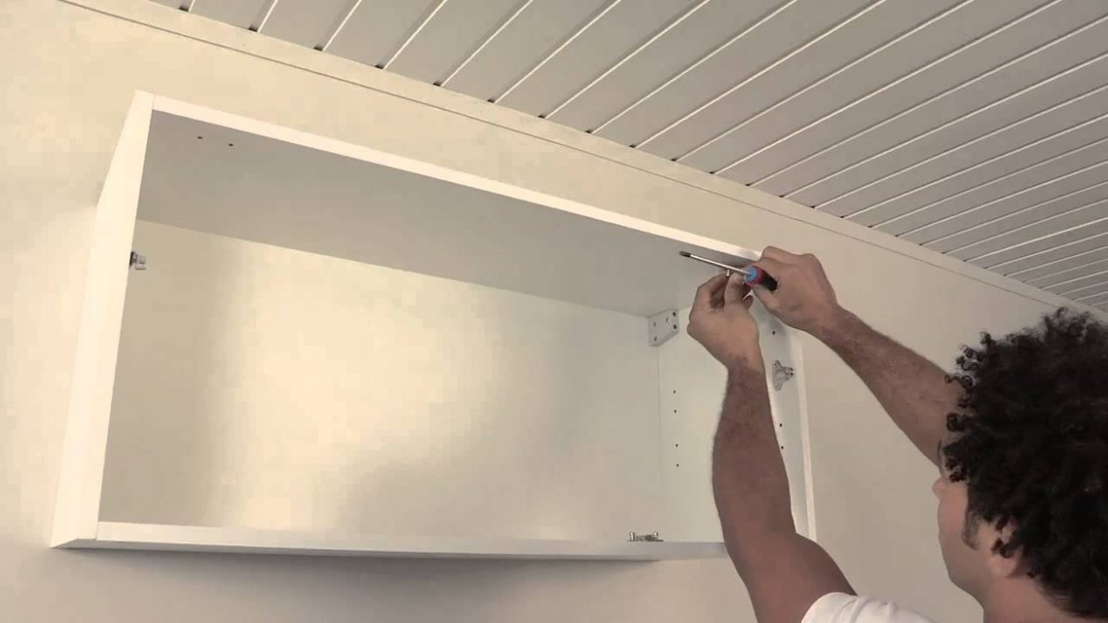 comment fixer un meuble a chaussure au mur