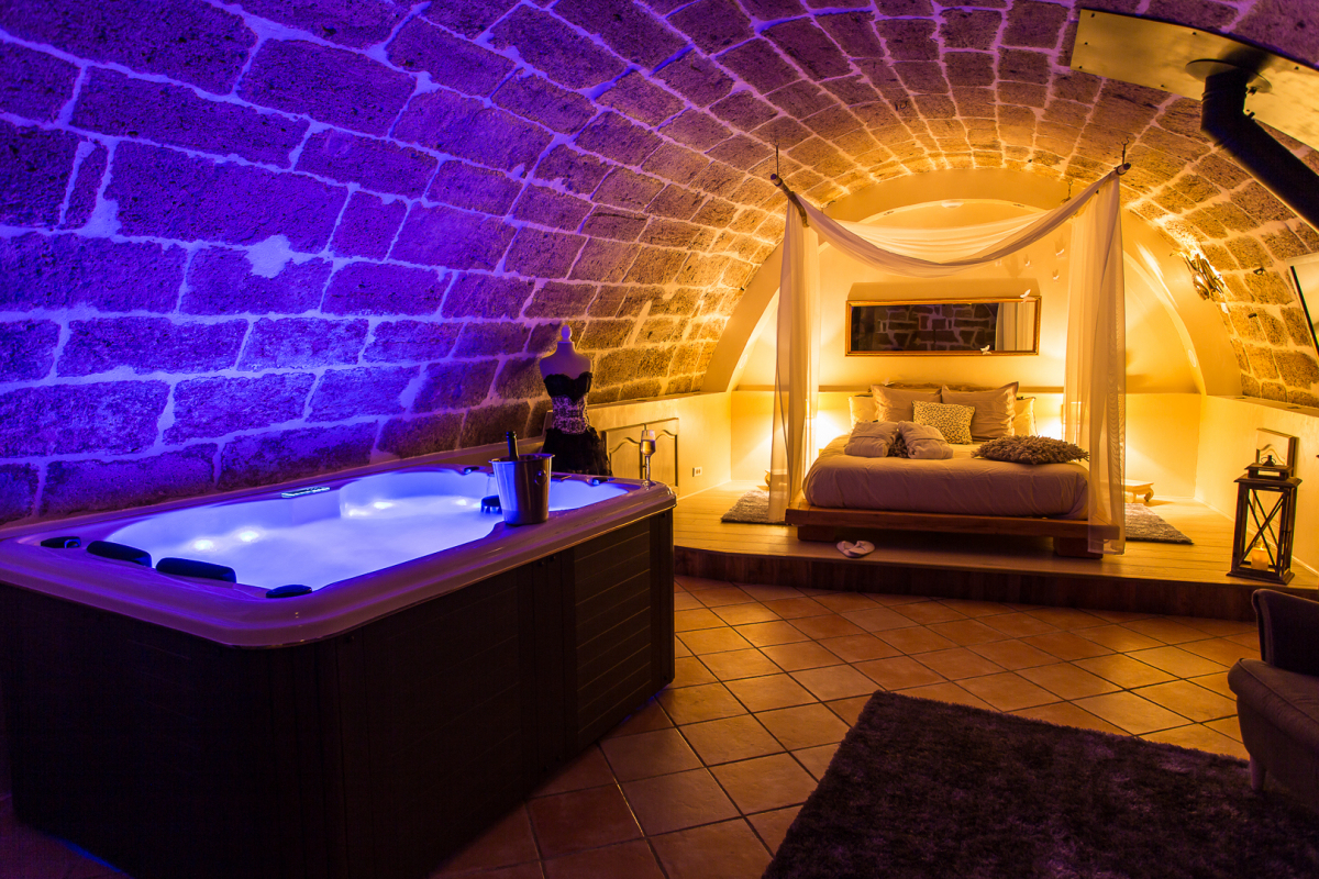 Gîte De Charme Avec Jacuzzi Privatif
