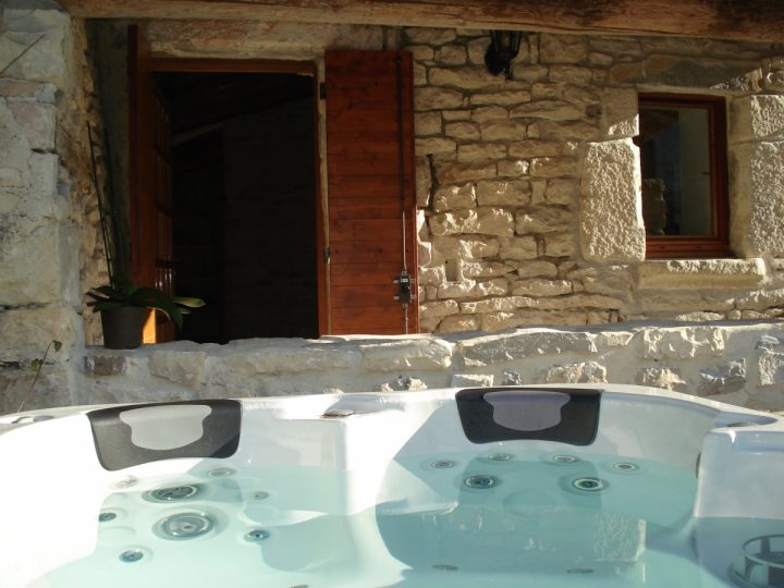 Gite De Luxe Avec Spa Privatif, Languedoc-Roussillon tout Chambre Avec Jacuzzi Privatif Languedoc Roussillon