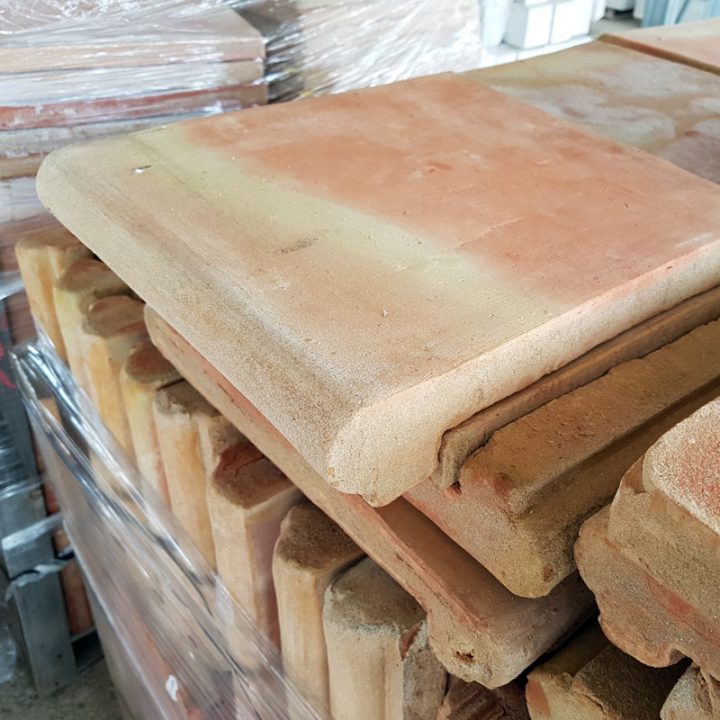 Grossiste Des Pavés – Bordures Assorties Et Des Briques En à Nez De Marche Pierre