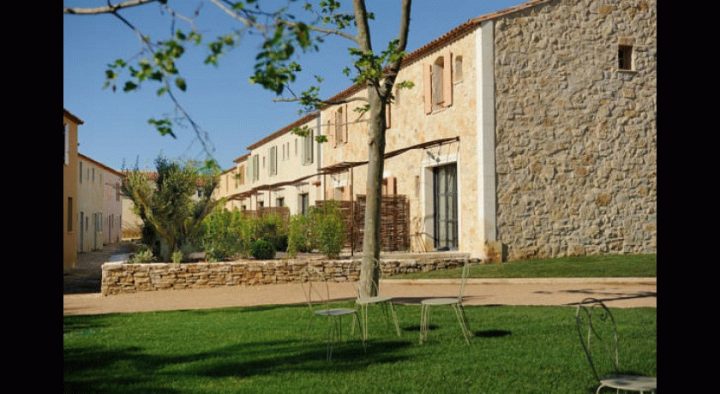 Hotel Les Jardins De Saint Benoit Saint-Laurent-De-La dedans Les Jardins De St Benoit