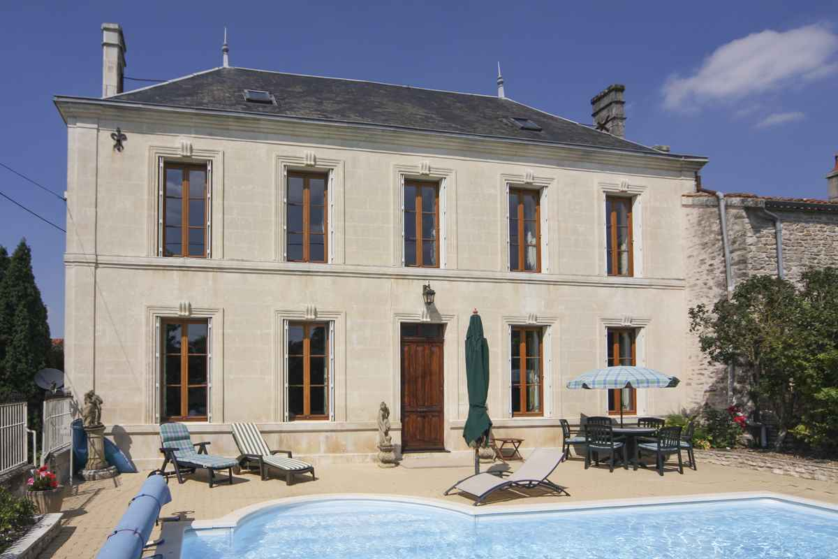 House + Gite For Sale In Courant, CharenteMaritime