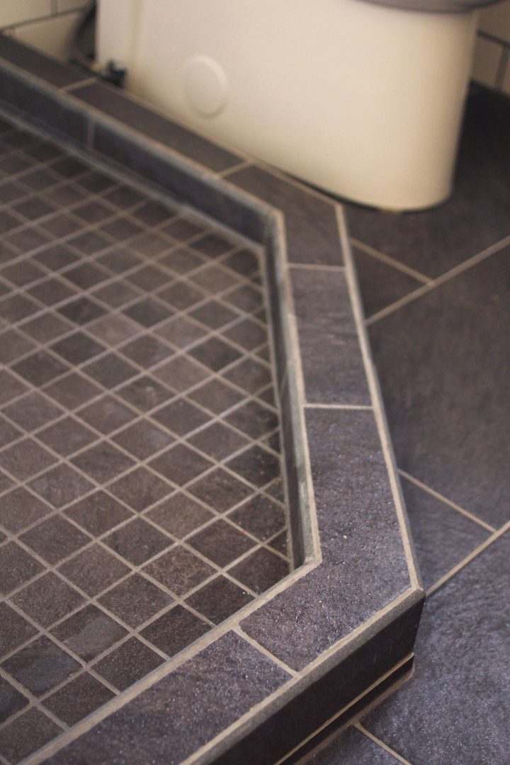 How To Build A Custom Tiled Shower Pan (Avec Images) | Idée intérieur Bac A Douche Sur Mesure