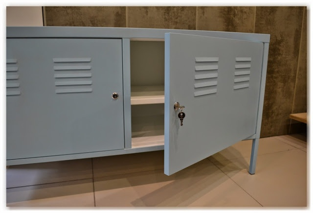 Ikea Ps Armoire M Tallique Rouge – Cosmeticuprise intérieur Ikea Ps Armoire Métallique