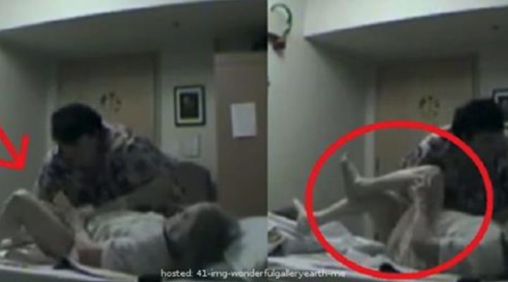Il Met Une Caméra Dans La Chambre De Sa Mère Et Découvre Qu destiné Camera Cachee Chambre
