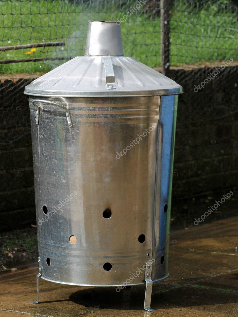 Incinérateur De Jardin Métal — Photographie Speedfighter17 intérieur Incinérateur De Jardin