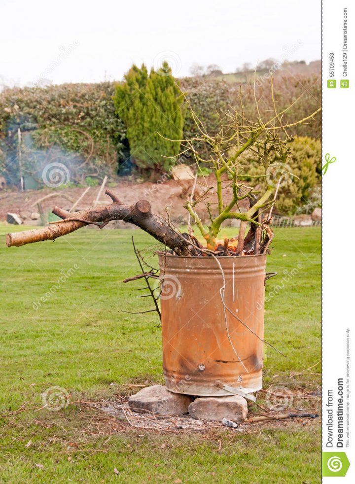 Incinérateur De Jardin Photo Stock – Image: 55709453 à Incinérateur De Jardin Leclerc