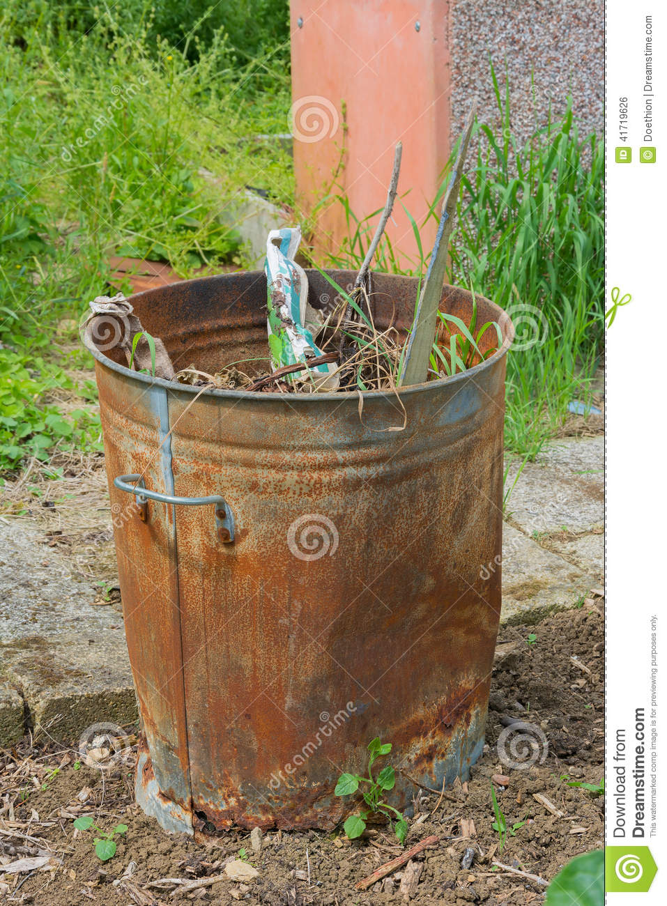 Incinérateur Extérieur Complètement Des Déchets De Jardin avec Incinérateur De Jardin