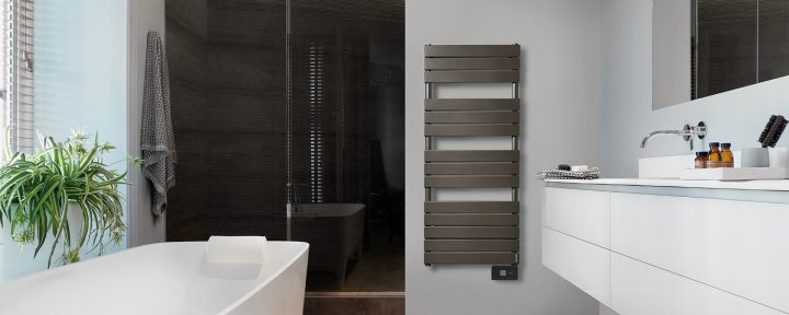 Installer Un Radiateur Sèche-Serviette | Guide Artisan intérieur Radiateur Salle De Bain Mixte