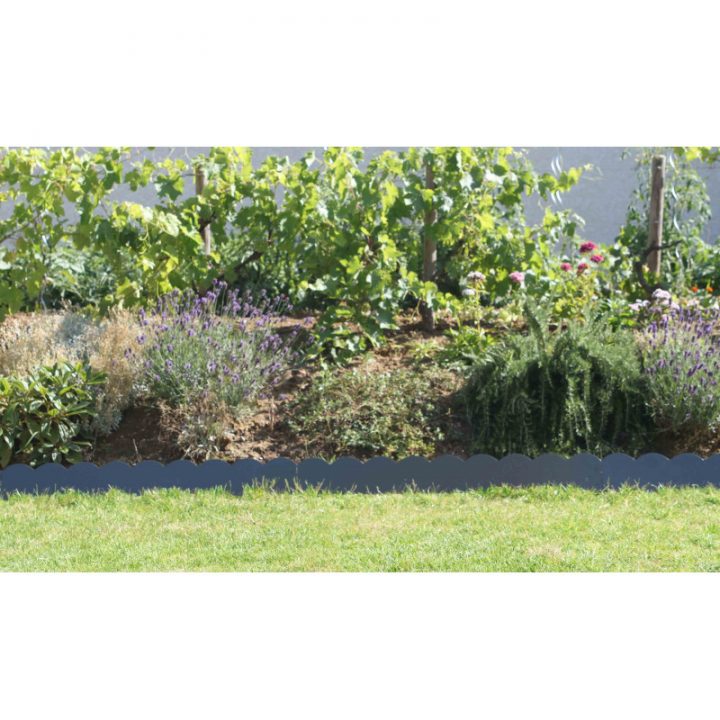 Installez Une Bordure De Jardin En Acier Gris De Jardin Et tout Bordure De Jardin En Acier Galvanisé