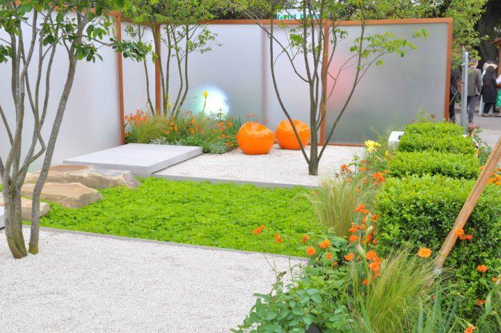 Jardin Zen : Un Petit Jardin De Ville Aménagé Avec Des pour Deco Jardin
