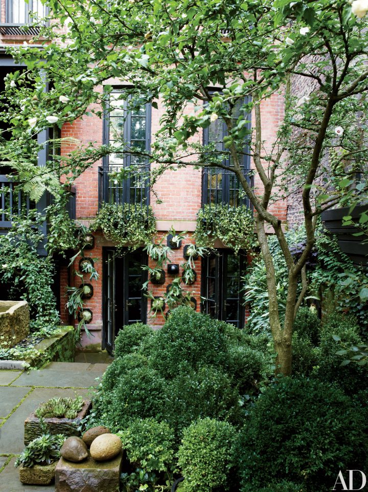 Julianne Moore’s Verdant New York City Garden à Opbouw Tuinhuis Gardenas New York