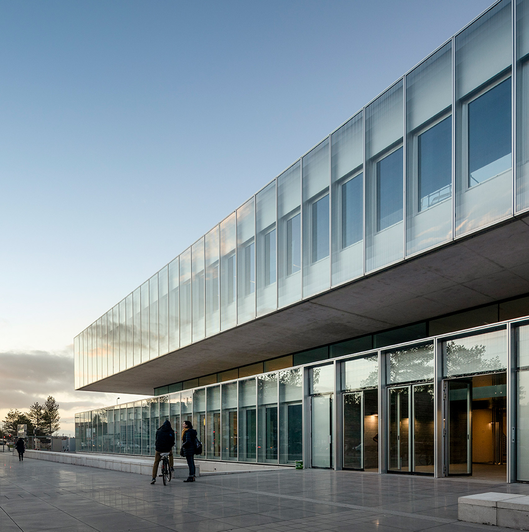 Kaan Architecten Designs Stacked Glass Eurartisanat pour Chambre Des Metiers Nice