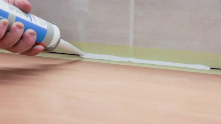 La Pose De Joints En Silicone concernant Joint D Étanchéité Salle De Bain