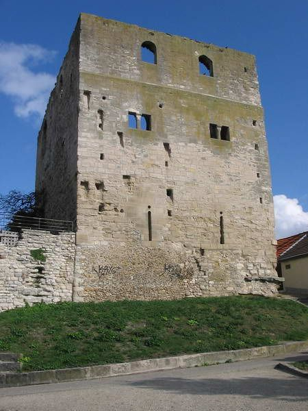 La Tour Montjoie, Conflans-Sainte-Honorine, Située Sur Un encequiconcerne Bordure Droite Seine Pierre