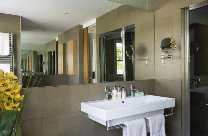 L'aménagement D'une Salle De Bains Pour Une Personne encequiconcerne Aménagement Salle De Bain Handicapé