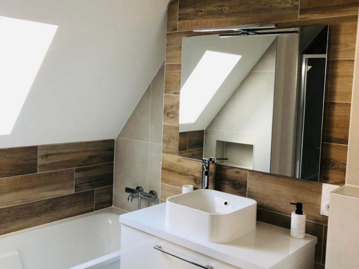 Le Bois Dans La Salle De Bain : 30 Idées Pour Vous Inspirer intérieur Stratifié Mural Salle De Bain Le Bois Dans La Salle De Bain : 30 Idées Pour Vous Inspirer intérieur Stratifié Mural Salle De Bain