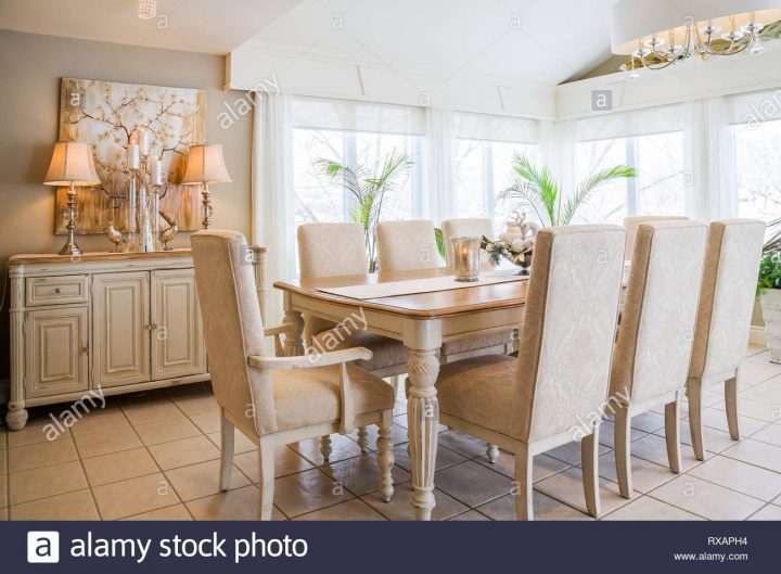 Le Bois Exotique Table À Manger Avec Chaises À Haut Dossier avec Chaise Haut Dossier Salle A Manger Le Bois Exotique Table À Manger Avec Chaises À Haut Dossier avec Chaise Haut Dossier Salle A Manger