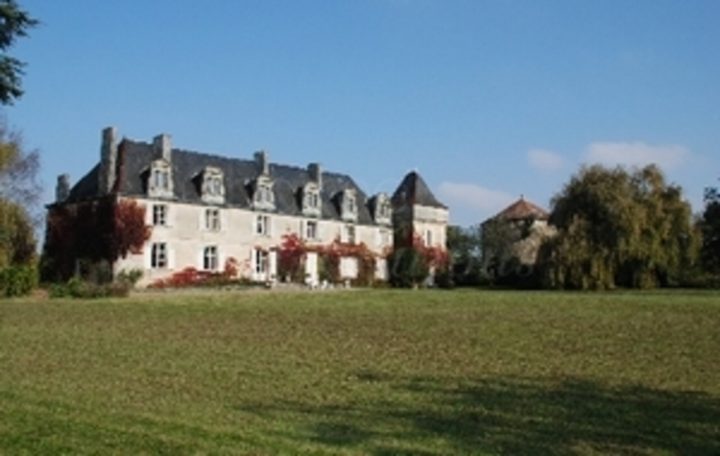 Le Château De Labarom : Chambre D'hote Chéneché, Vienne intérieur Chambre D Hote Chasseneuil Du Poitou