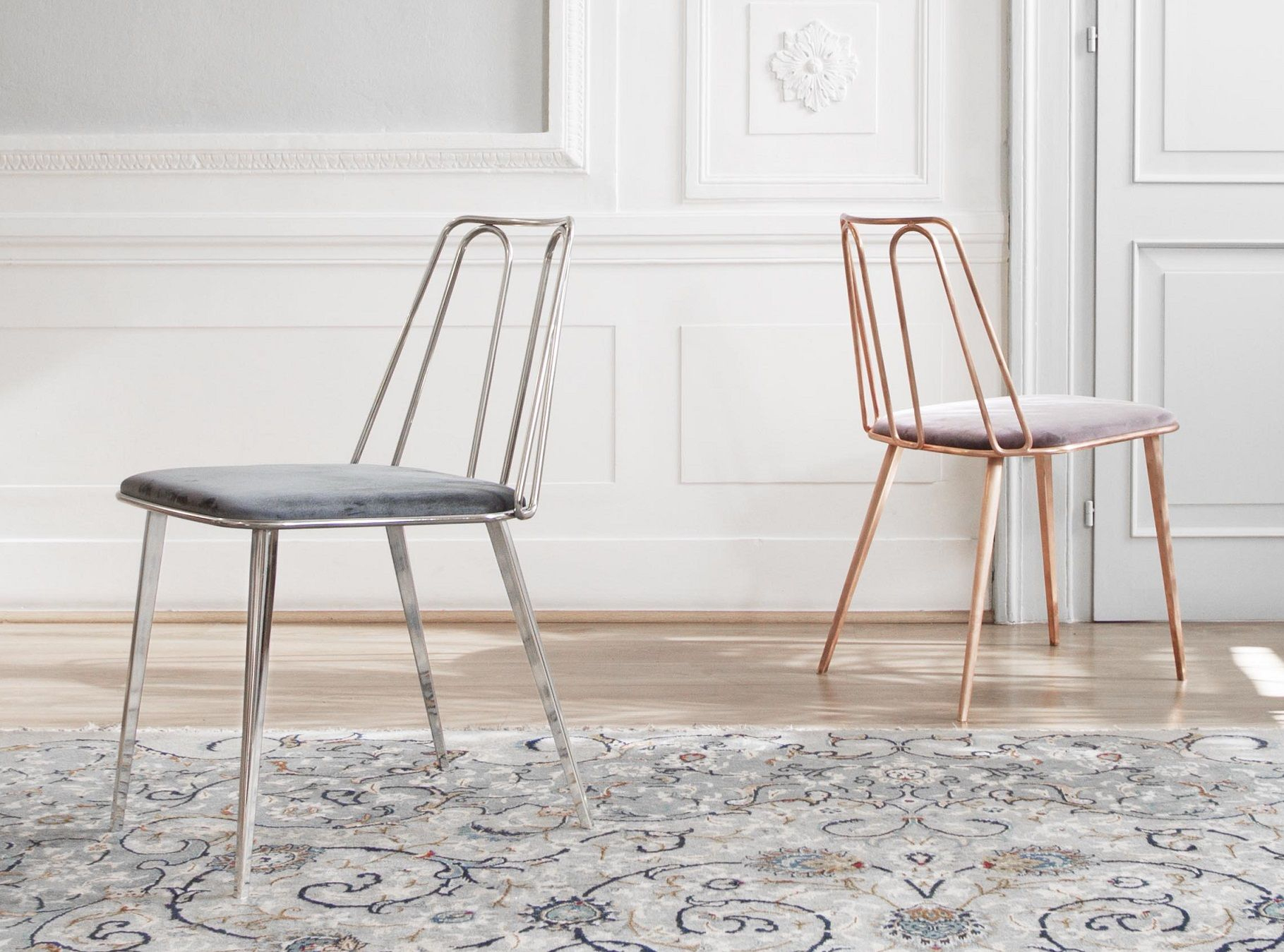 Le Designer Italien Enrico Girotti Propose Les Chaises à Chaise Salle À Manger Design Italien