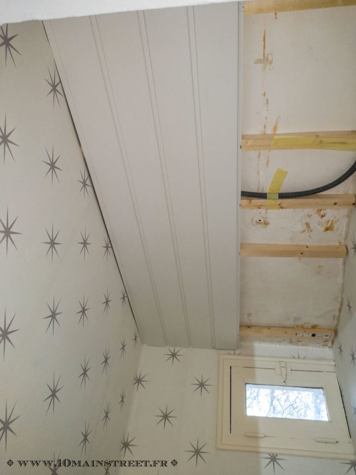 Le Lambris Pvc : Une Option Pour Plafonds Dégradés – 10 Main dedans Lambri Pvc Salle De Bain Le Lambris Pvc : Une Option Pour Plafonds Dégradés – 10 Main dedans Lambri Pvc Salle De Bain