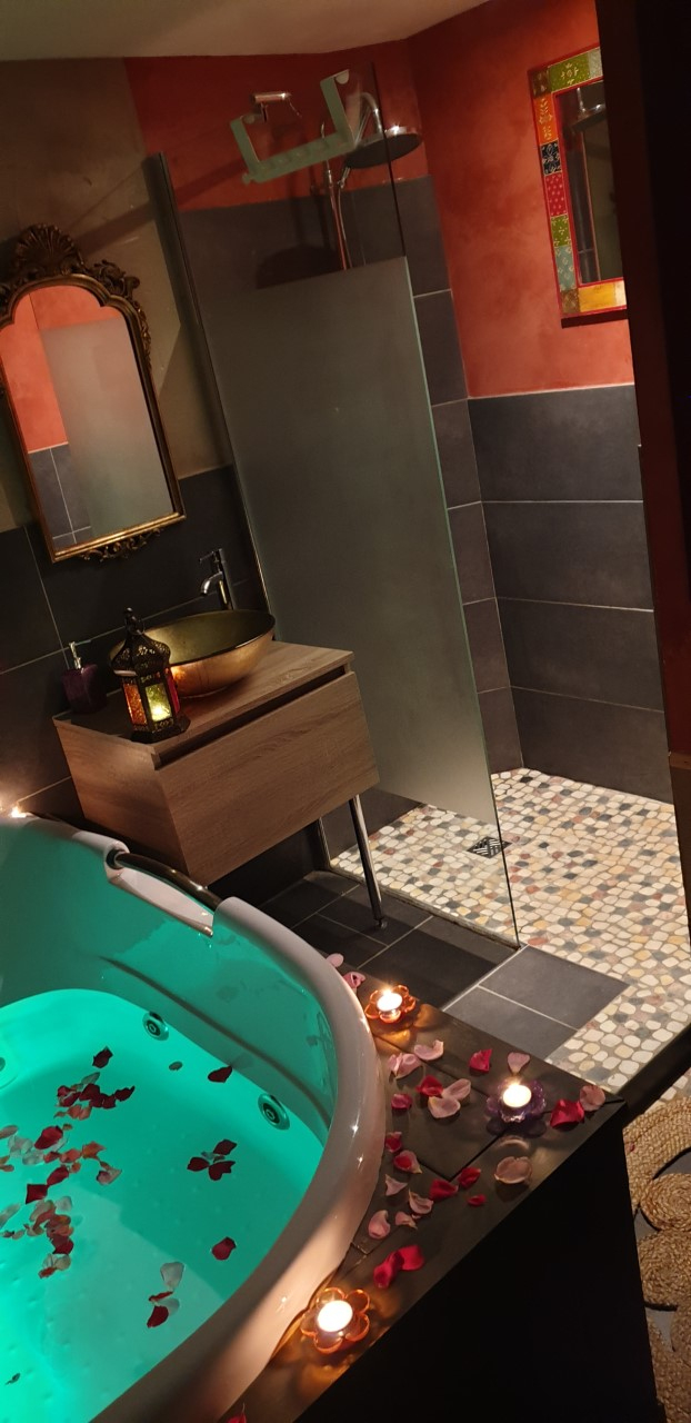 Le-Mas-Rose encequiconcerne Chambre Avec Jacuzzi Privatif Languedoc Roussillon