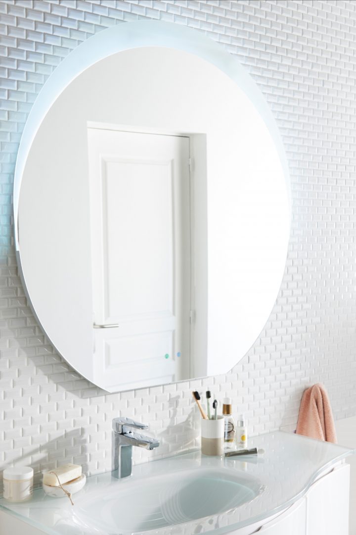 Le Miroir Connecté Qui Apportera À Votre Salle De Bains destiné Miroir Salle De Bain Bluetooth