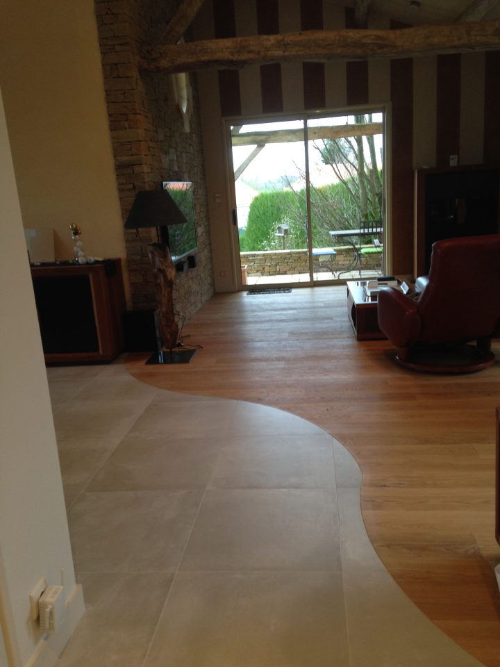 Le Parquet Et Le Carrelage : Un Mariage Parfait Pour Une concernant Parquet Salon Salle A Manger