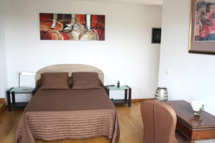 Le Vieux Chêne : Chambre D'Hote Bastelicaccia, Corse-Du-Sud à Chambre D Hote Annecy Le Vieux