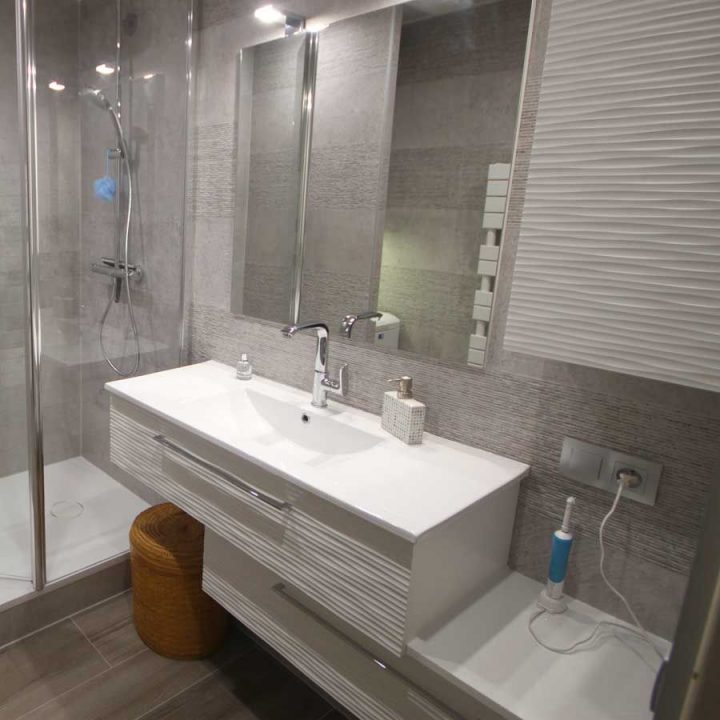 Léna | Meuble Salle De Bain, Salle De Bain, Idée Salle De Bain pour Meuble Salle De Bain Décalé