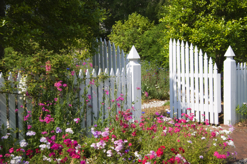 Les 6 Raisons De Clôturer Son Jardin | Ecopros destiné Cloturer Son Jardin