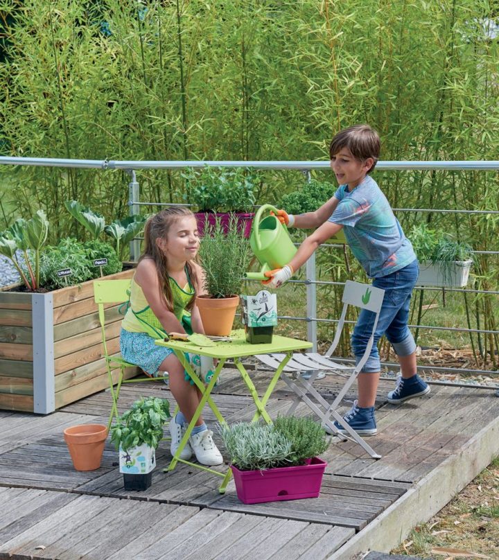 Les Accessoires Déco Extérieure Incontournables Au Jardin destiné Mobilier De Jardin Enfant