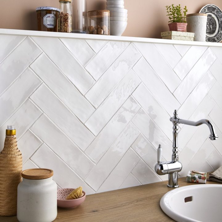 Les Crédences Habillent Vos Murs | Leroy Merlin tout Credence Salle De Bain Autocollante