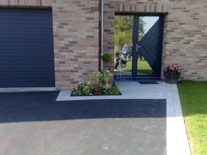 Les Entrées De Garage En Enrobé | Entrée De Garage tout Aménagement Extérieur Devant Maison Les Entrées De Garage En Enrobé | Entrée De Garage tout Aménagement Extérieur Devant Maison