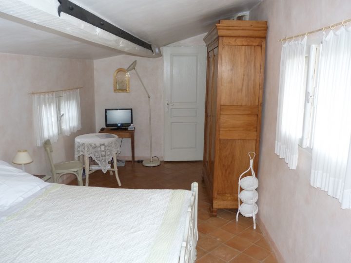 Les Oliviers : Une Chambre D'hotes Dans Le Var En Provence à Chambre D Hote Cotignac Les Oliviers : Une Chambre D'hotes Dans Le Var En Provence à Chambre D Hote Cotignac