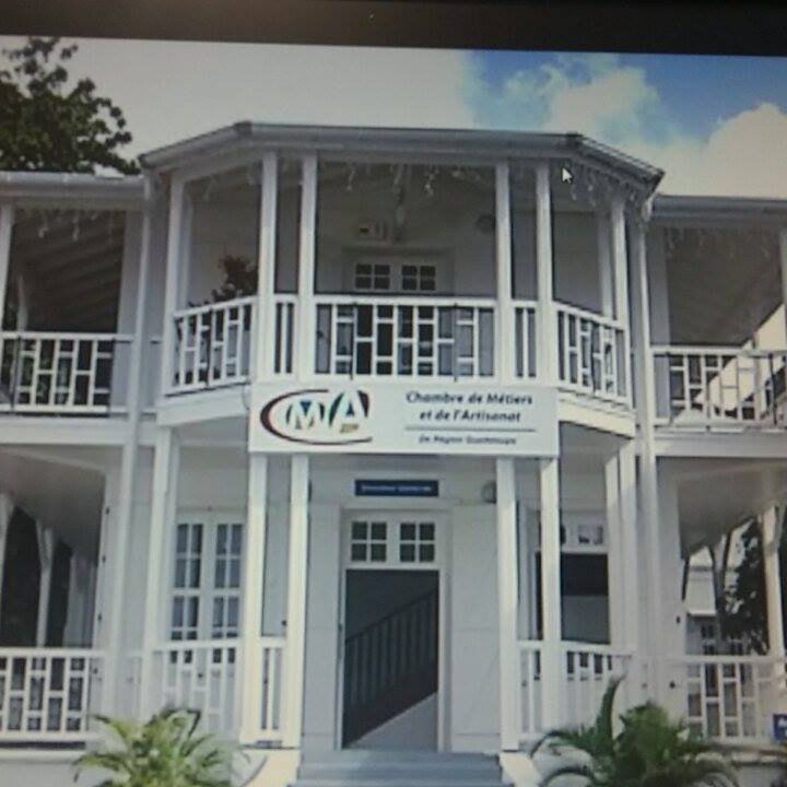 Les Personnels De La Chambre De Métiers Et De L'artisanat à Chambre Des Metiers Saintes