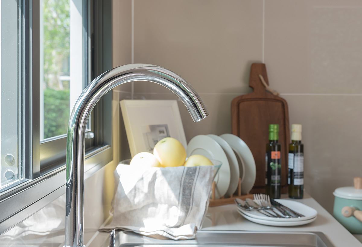 Les Solutions Face À Un Robinet De Cuisine Qui Goutte ? Blog But pour Réparer Un Robinet Qui Fuit