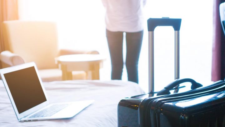 L'intimité De Clients D'hôtels, Filmée Et Diffusée En Ligne avec Camera Cachee Chambre