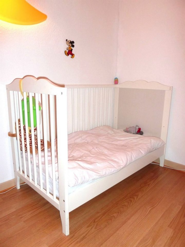 Lit Bébé Scandinave Douce Chambre Bebe Image Chambre Bébé concernant Rideau Occultant Chambre Bébé