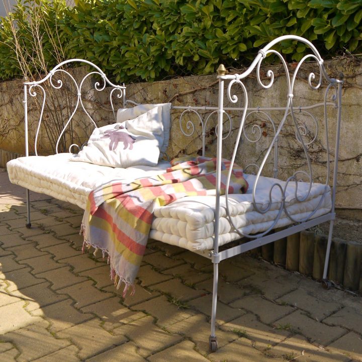 Lit De Jardin En Fer Forgé | Decoração De Casa, Decoração tout Lit Banquette Fer Forgé Conforama Lit De Jardin En Fer Forgé | Decoração De Casa, Decoração tout Lit Banquette Fer Forgé Conforama