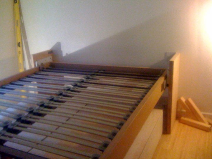 Lit Escamotable, Support Sans Placard serapportantà Lit Qui Monte Et Qui Descend