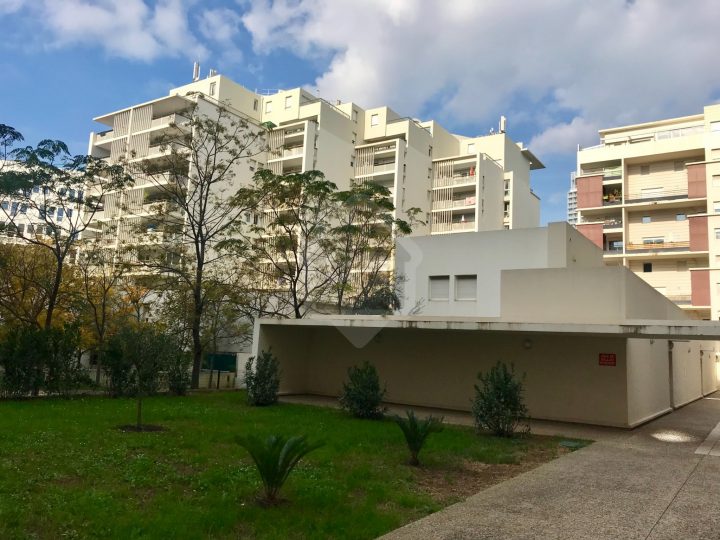 Location T3 Meublé Terrasses – Les Docks – Marseille 13002 à Dock Du Meuble