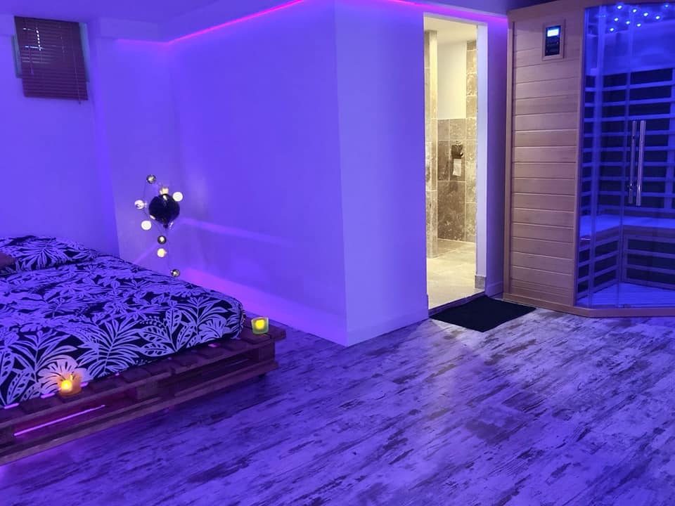 Loft De Charme Avec Jacuzzi Et Sauna Privatif À Toulon dedans Chambre Avec Jacuzzi Privatif Var