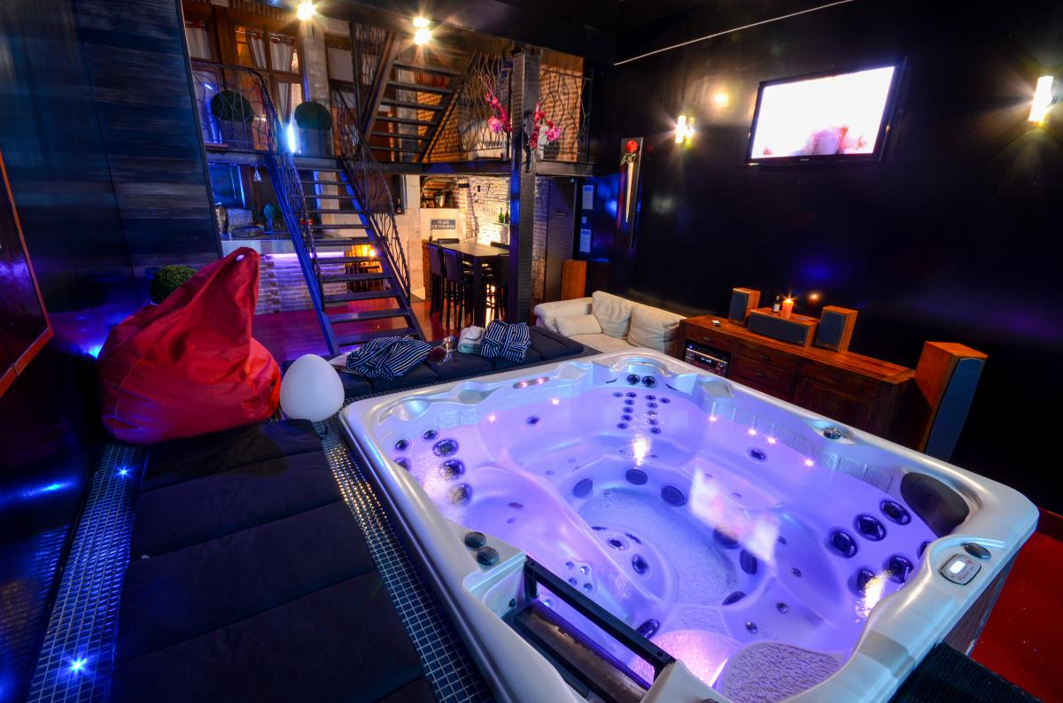 Louer Chambre Romantique À Lille Avec Jacuzzi, Hammam concernant Chambre Avec Jacuzzi Privatif Ile De France