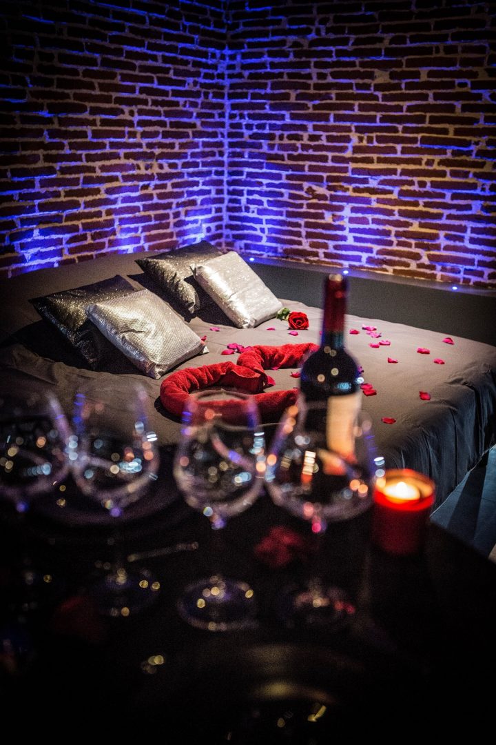 Lovalcove – Nuit D'Amour à Lovalcove