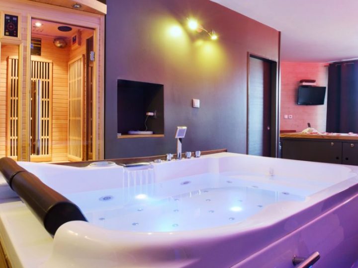 Lyon Ville Romantique, Idéale Pour Un Week-End En Amoureux intérieur Chambre Avec Jacuzzi Lyon